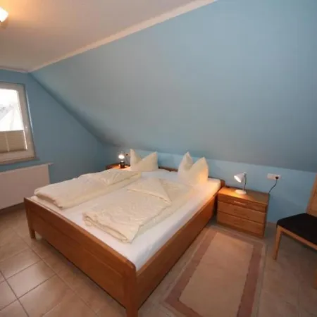 K77 - 5 Sterne Ferienhaus Mit Sauna, Grossem Garten Direkt Am See In Roebel An Der Mueritz *