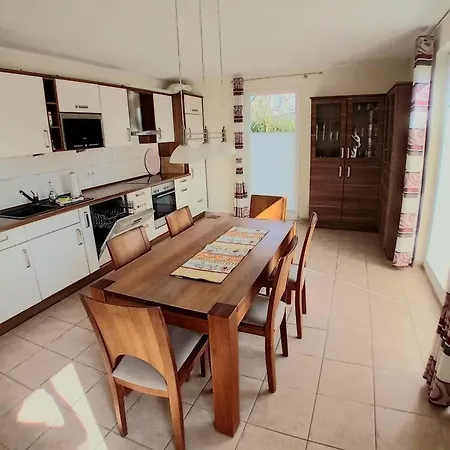 Prázdninový dům K77 - 5 Sterne Ferienhaus Mit Sauna, Grossem Garten Direkt Am See In Roebel An Der Mueritz *