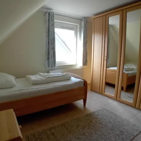 K77 - 5 Sterne Ferienhaus Mit Sauna, Grossem Garten Direkt Am See In Roebel An Der Mueritz *
